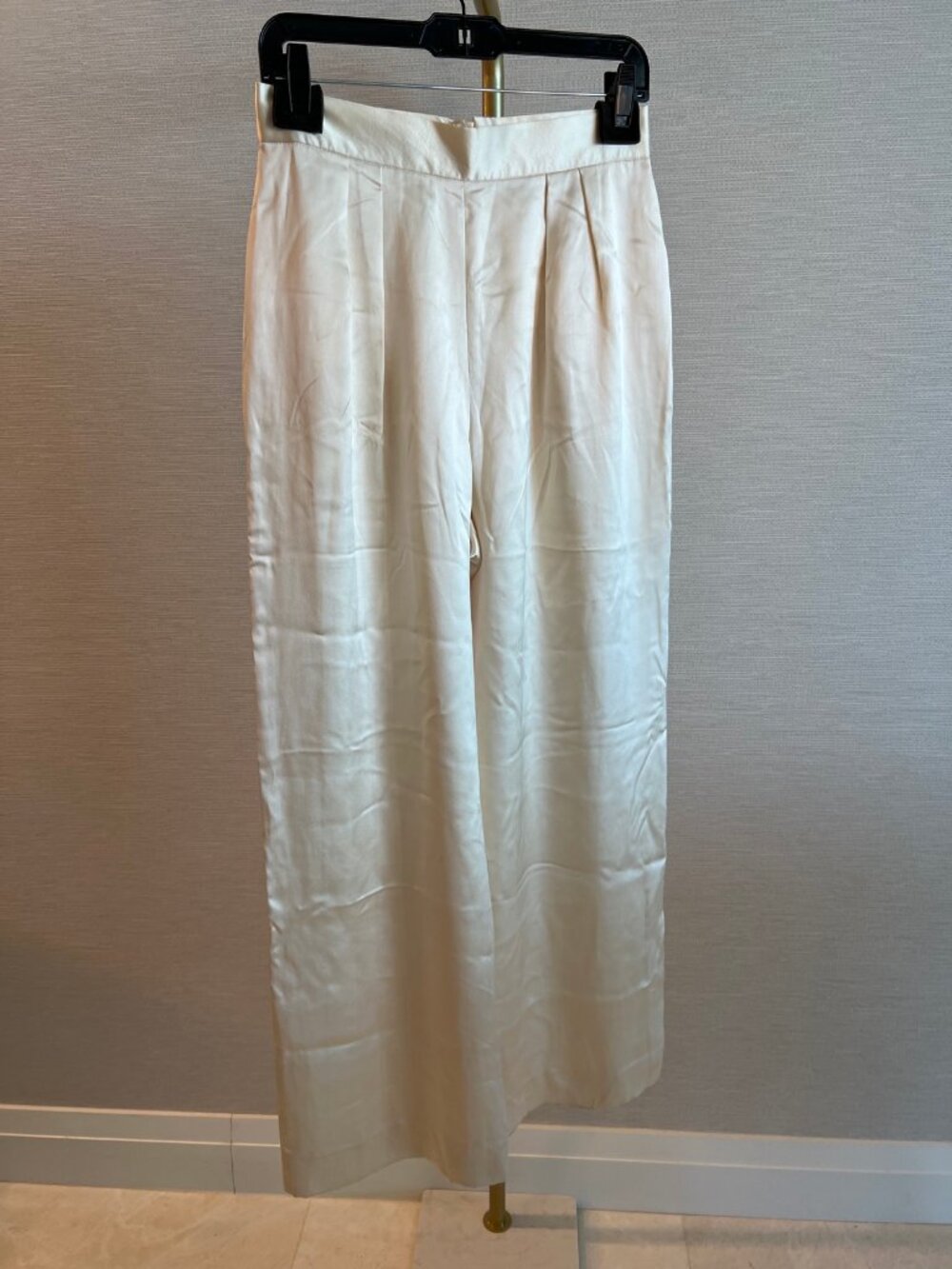Escada Couture Ivory Silk Wide Leg Trousers Pleated Front Side Zip Size 40